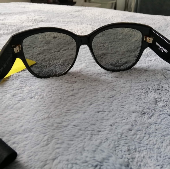 Ysl sunglasses SOLD - Picture 5 of 6